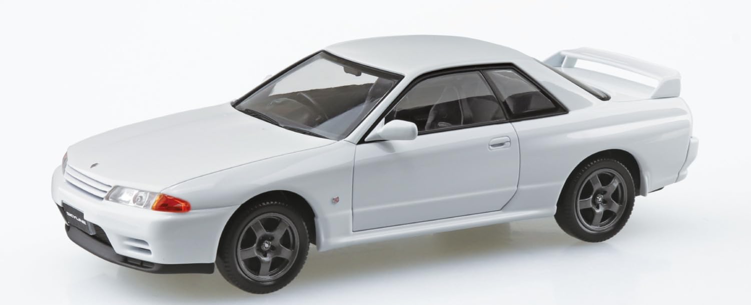 Aoshima 1/32 Nissan R32 Skyline GT-R Crystal White Model Kit