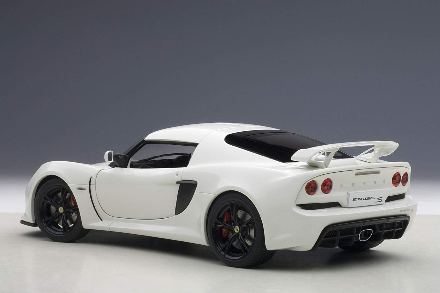 Autoart 1/18 Scale Lotus Exige S Diecast Model Car in White- Japan Figure Store - #1 Bring To You The Best Japanese Goods
