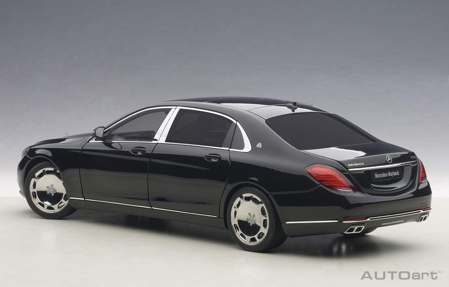 Autoart 1/18 Scale Mercedes-Maybach S 600 Black Model Car- Japan Figure Store - #1 Bring To You The Best Japanese Goods
