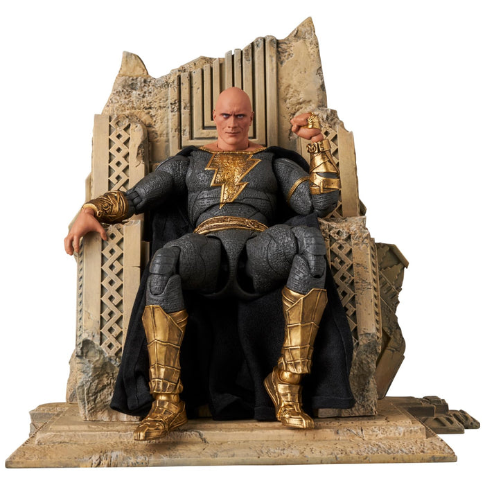 Figurine articulée Medicom Toy Mafex n° 286 Black Adam en costume doré, 165 mm de haut.