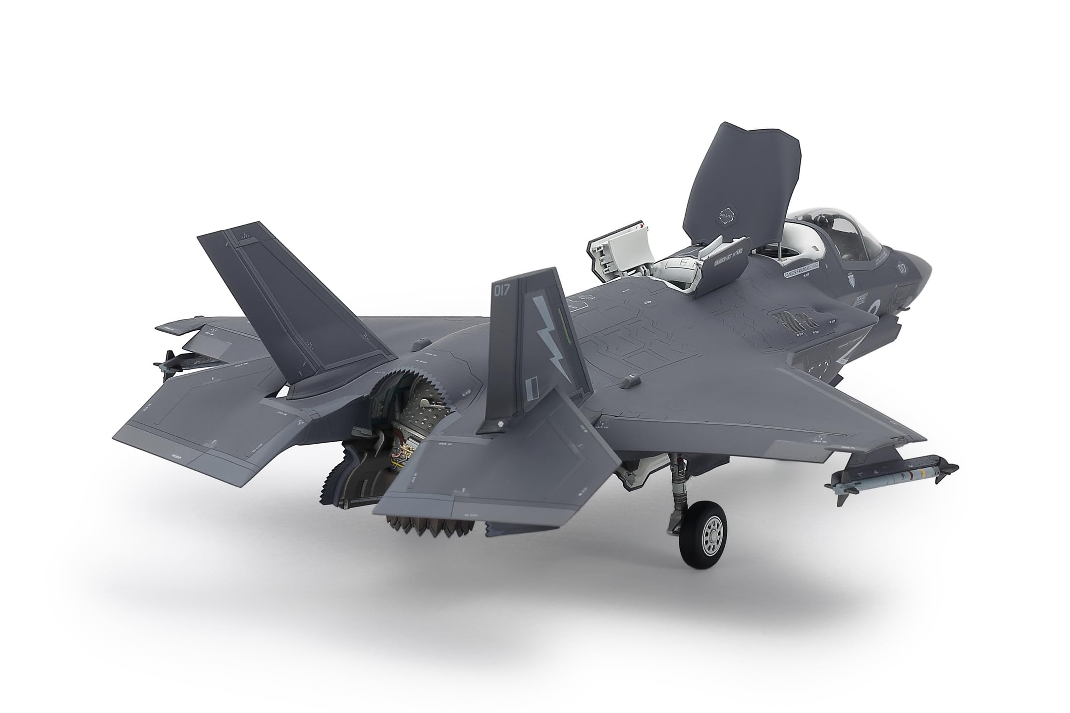 Tamiya 1/72 F-35B Lightning II Model Kit Warbird Series 60793