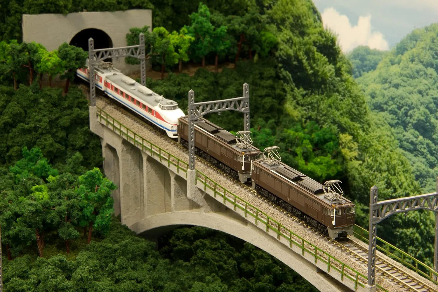 Rokuhan EF63 Type Brown Double Row Z Gauge Electric Locomotive