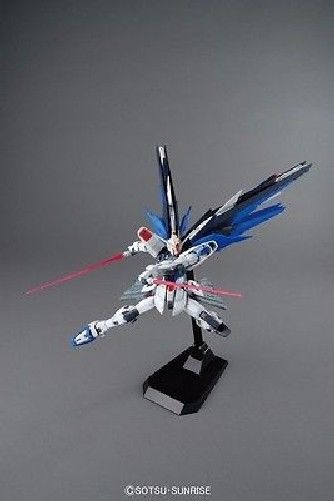 Bandai Mg 1/100 Zgmf-10a Freedom Gundam Ver 2.0 Plastic Model Kit Japan- Japan Figure Store - #1 Bring To You The Best Japanese Goods