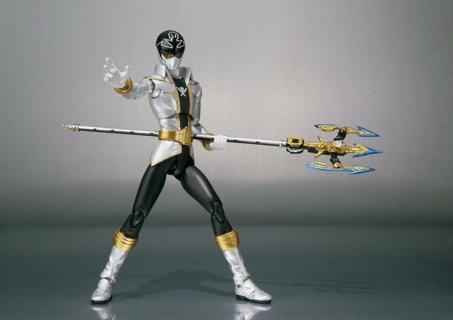 S.h.figuarts Kaizoku Sentai Gokaiger Gokai Silver Action Figure Bandai Japan- Japan Figure Store - #1 Bring To You The Best Japanese Goods