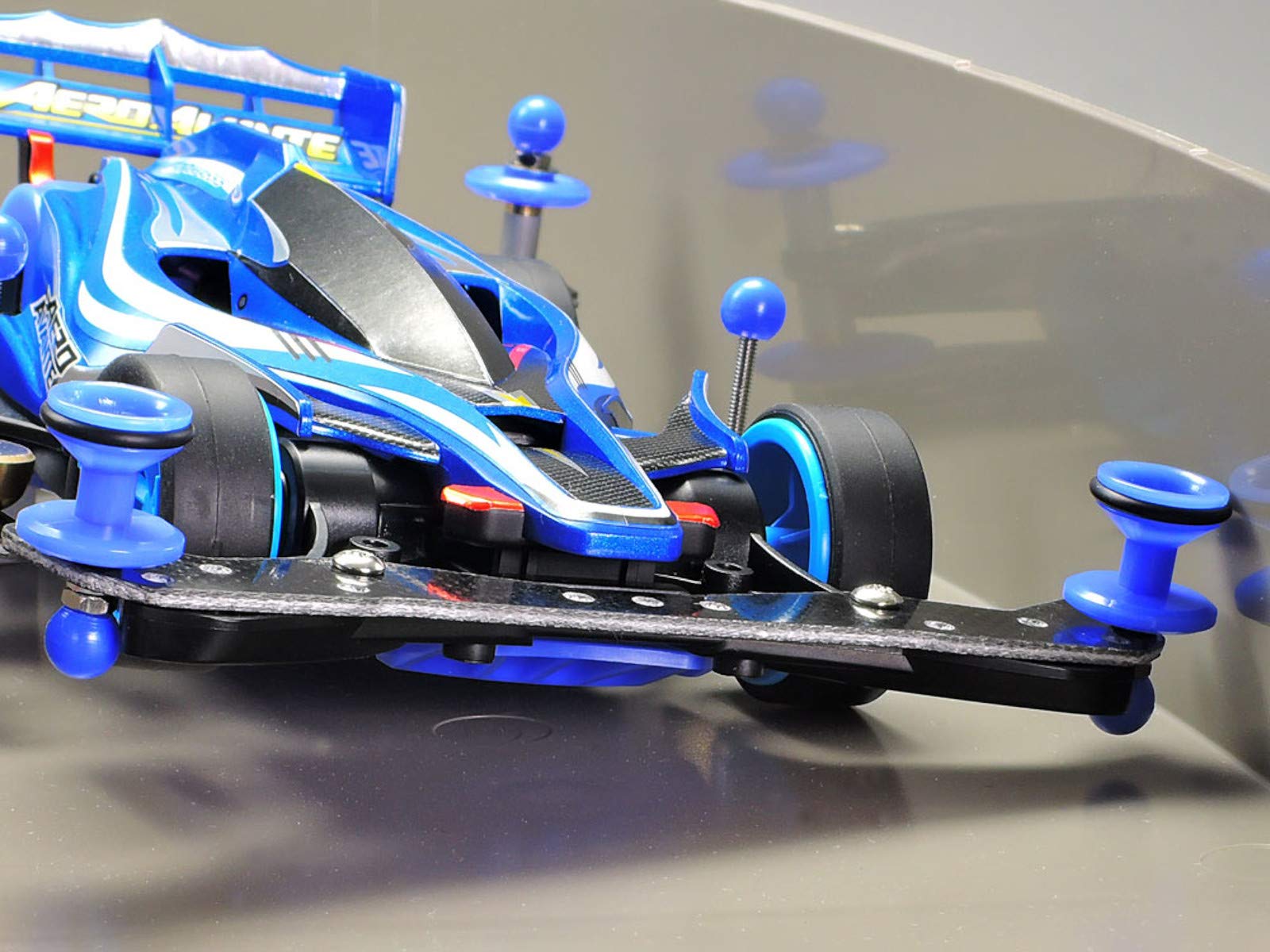 TAMIYA Mini 4Wd Low Friction Plastic Double Rollers W/ Rubber Rings Red & Blue/ 13-12Mm- Japan Figure Store - #1 Bring To You The Best Japanese Goods