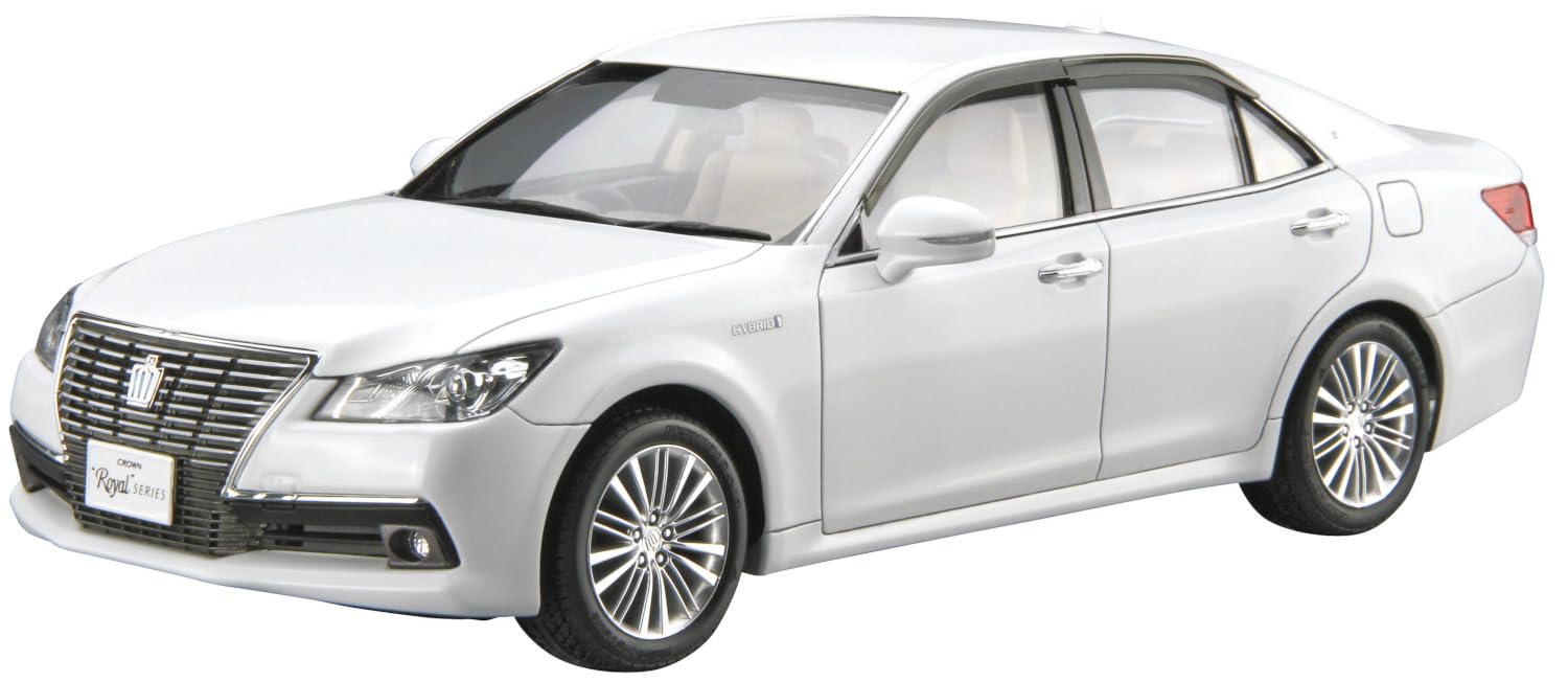 Aoshima 1/24 Toyota Crown Royal Saloon G 2015 Model- Japan Figure Store - #1 Bring To You The Best Japanese Goods