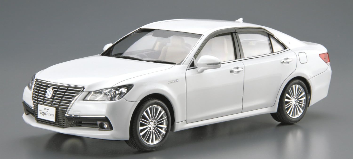 Aoshima 1/24 Toyota Crown Royal Saloon G 2015 Model- Japan Figure Store - #1 Bring To You The Best Japanese Goods