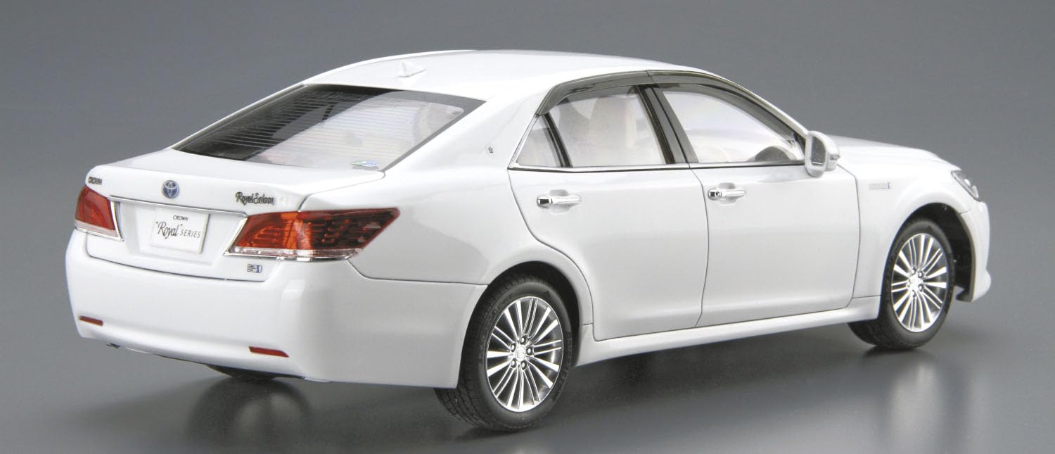 Aoshima 1/24 Toyota Crown Royal Saloon G 2015 Model- Japan Figure Store - #1 Bring To You The Best Japanese Goods
