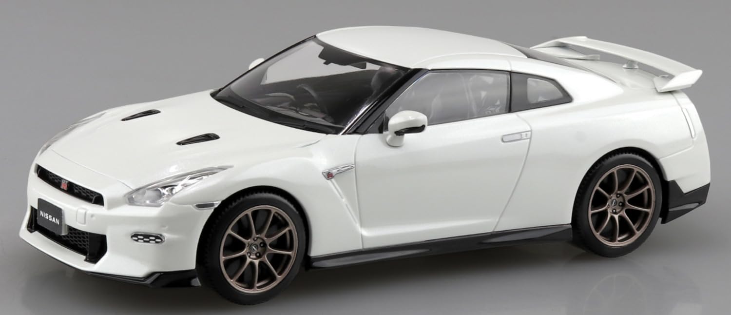 Aoshima 1/32 Rakupla R35 GT-R 2024 Model Brilliant White Pearl Kit