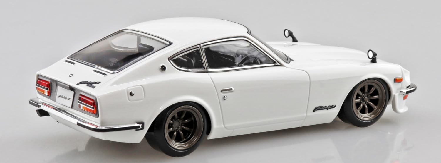 Aoshima 1/32 Nissan S30 Fairlady Z Custom White Model Kit