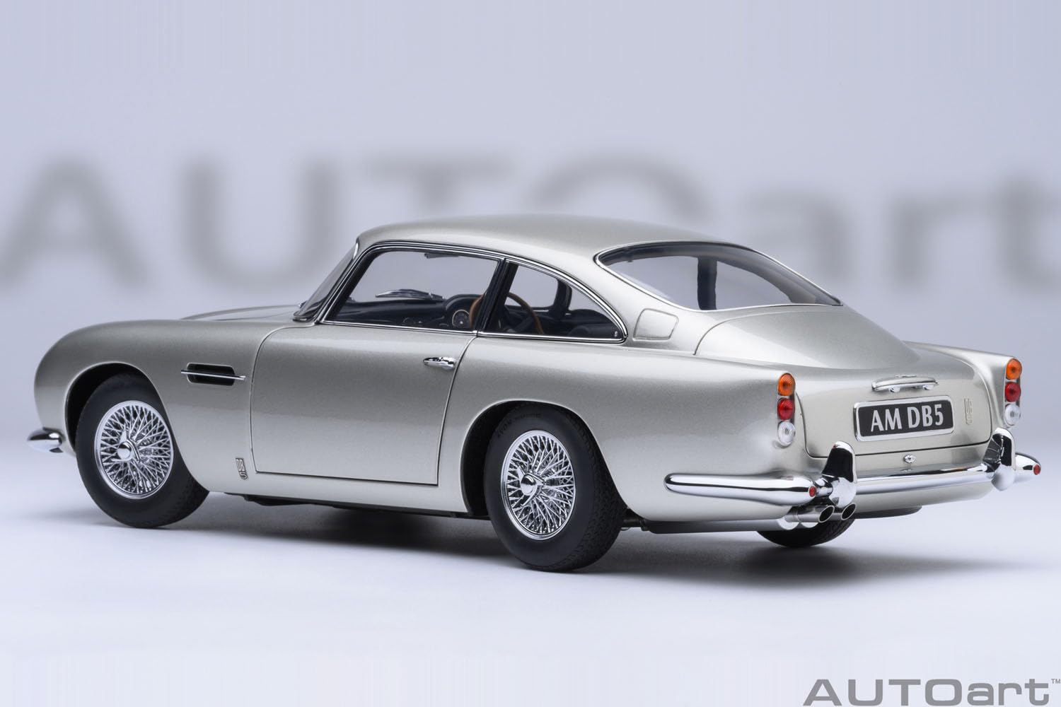 Autoart Aston Martin Db5 Model 1/18 Silver Metallic 70287 Replica Car