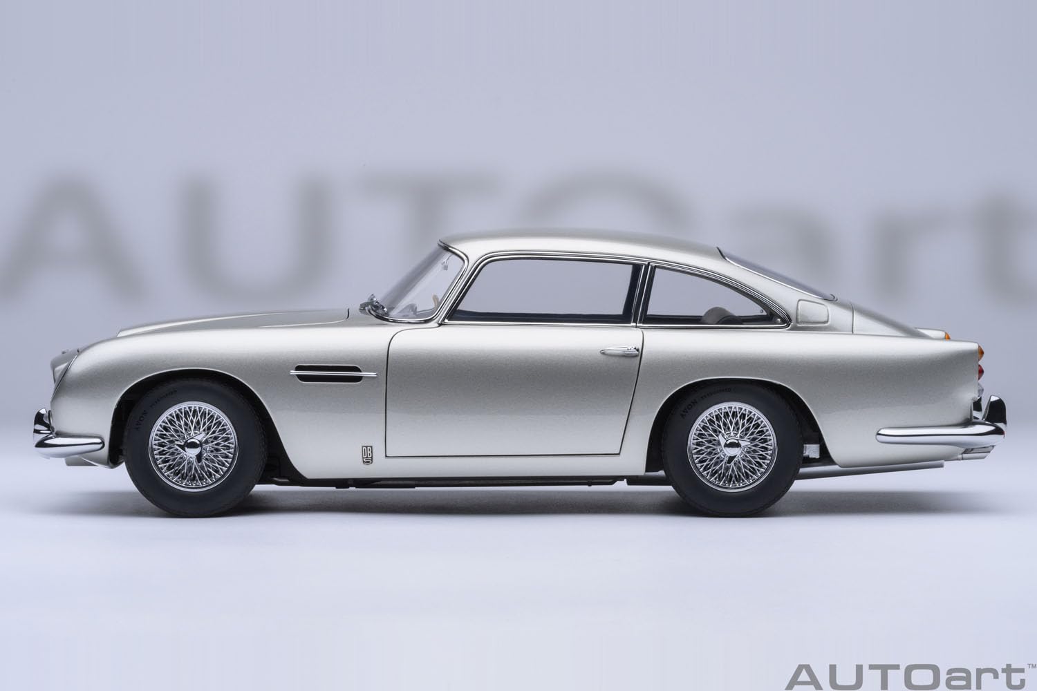 Autoart Aston Martin Db5 Model 1/18 Silver Metallic 70287 Replica Car