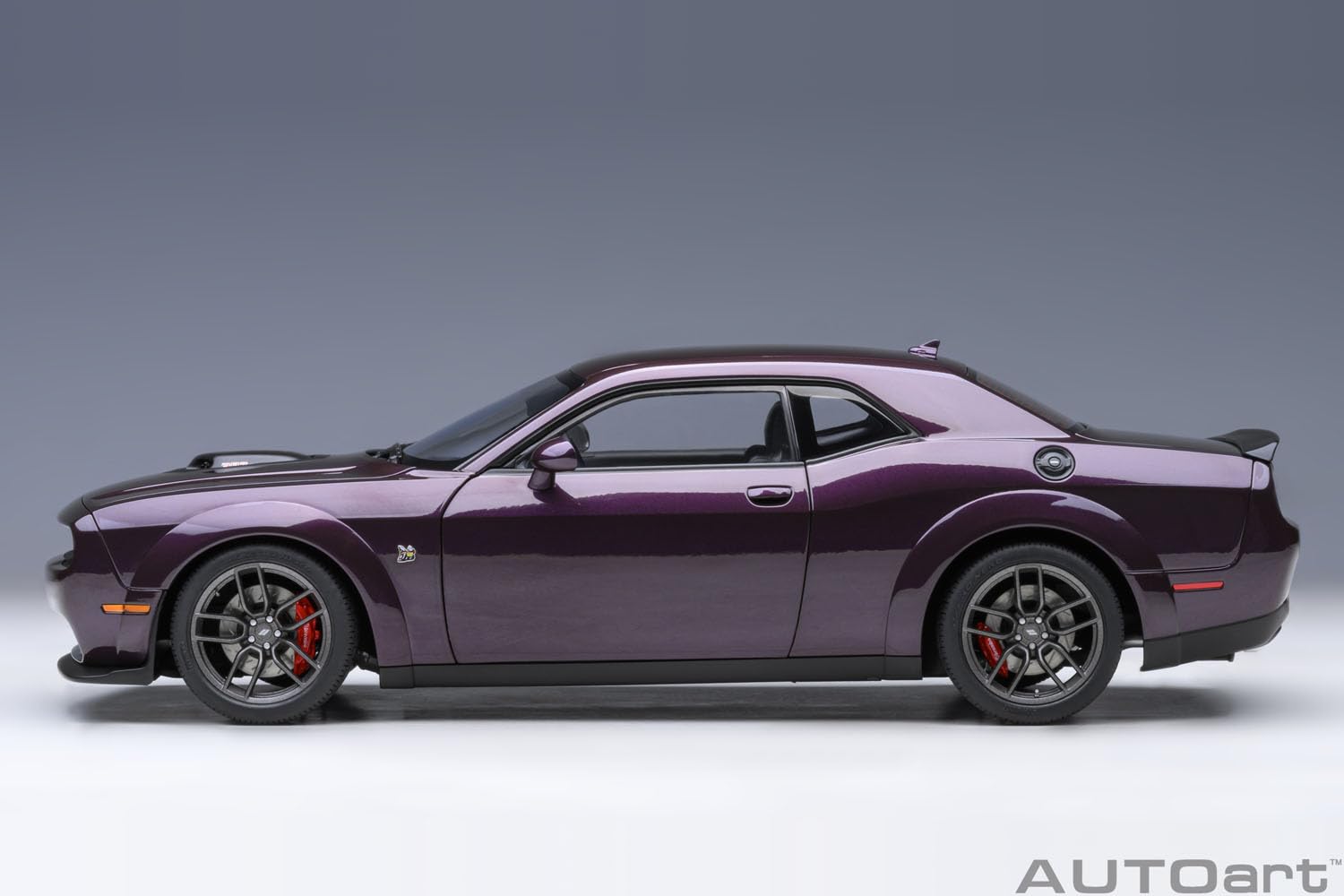 Autoart 1:18 Dodge Challenger R/T Scat Pack Widebody 2022 Metallic Purple
