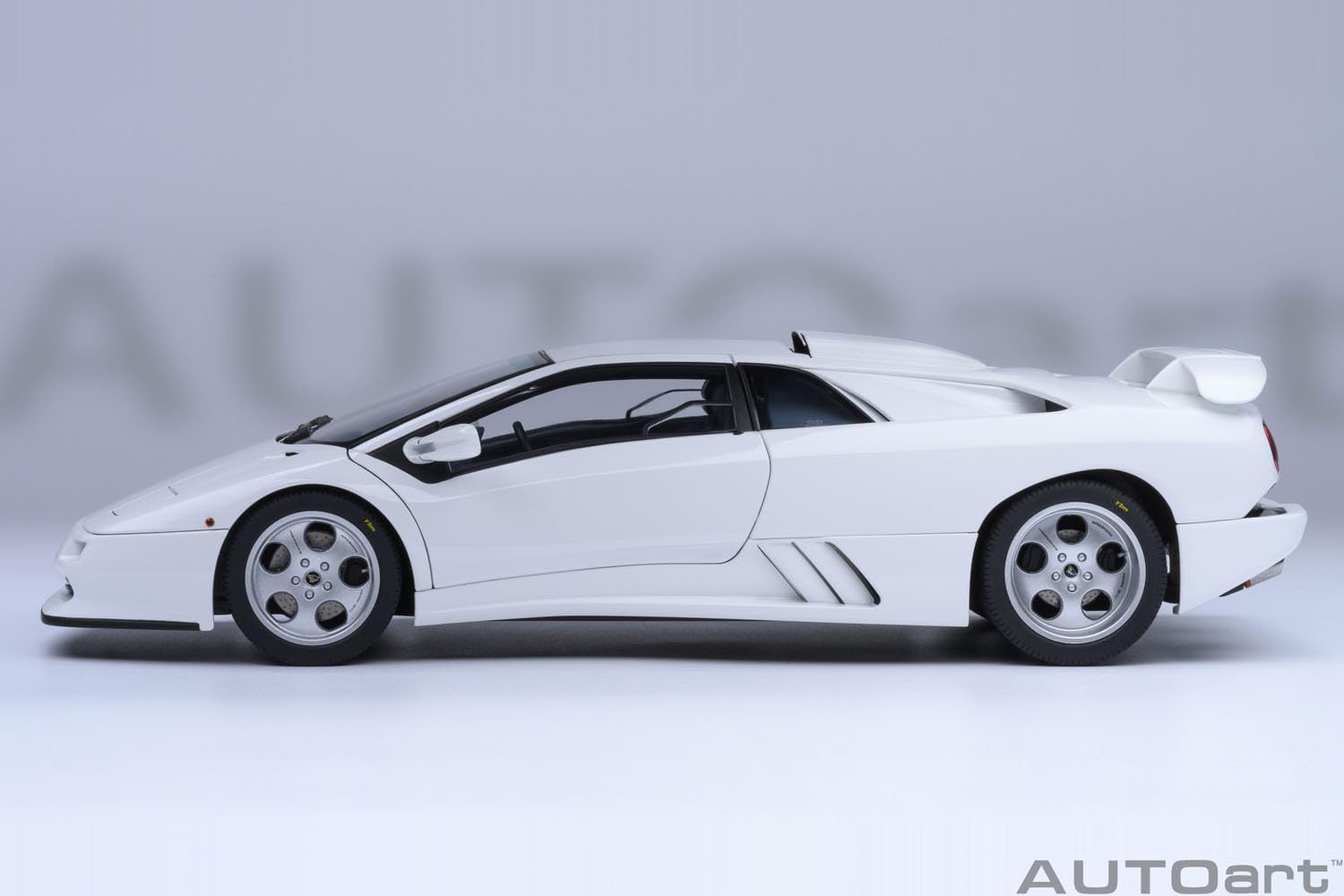 Autoart 1/18 Lamborghini Diablo Se30 Jota White Model Car Collectible