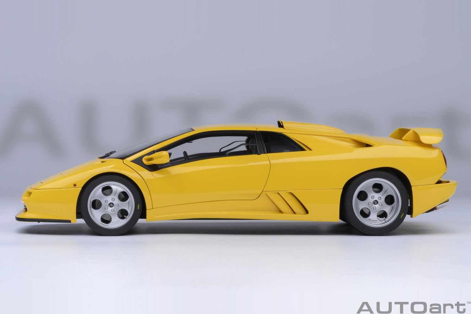 Autoart 1/18 Lamborghini Diablo SE30 Jota Yellow Diecast Model Car