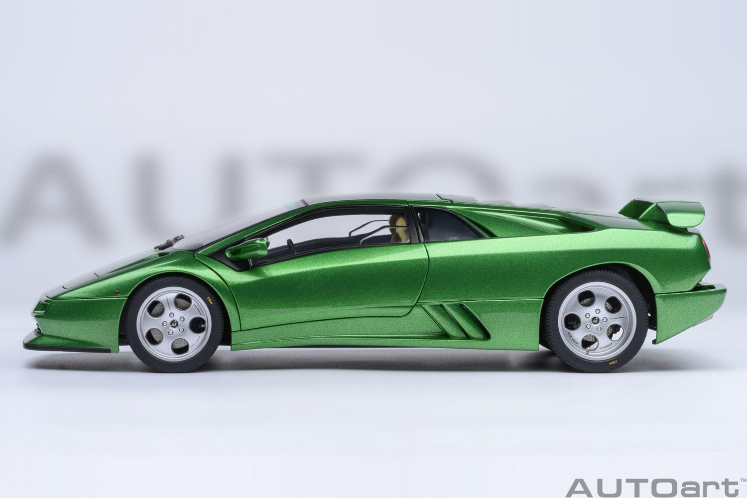Autoart 1/18 Lamborghini Diablo SE30 Diecast Model Metallic Green Finish