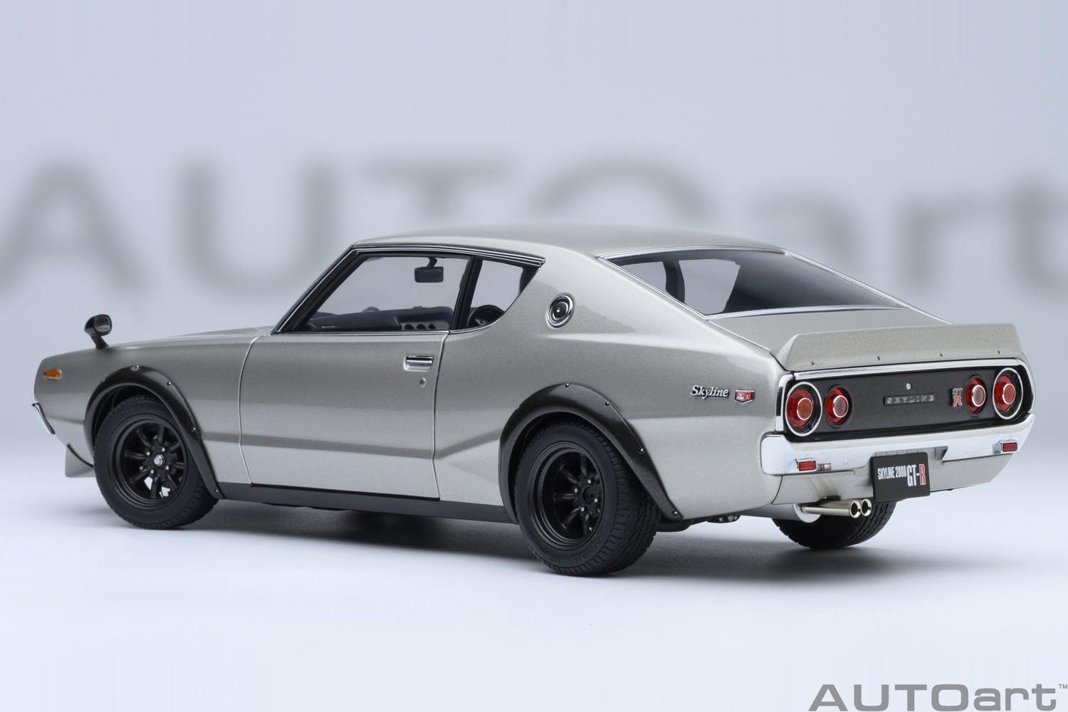 Autoart Nissan Skyline 2000GT-R 1:18 Model Tuned Silver Edition 77466