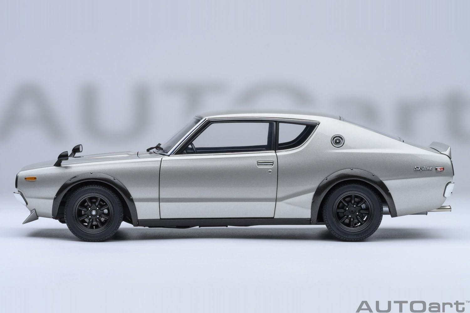 Autoart Nissan Skyline 2000GT-R 1:18 Model Tuned Silver Edition 77466