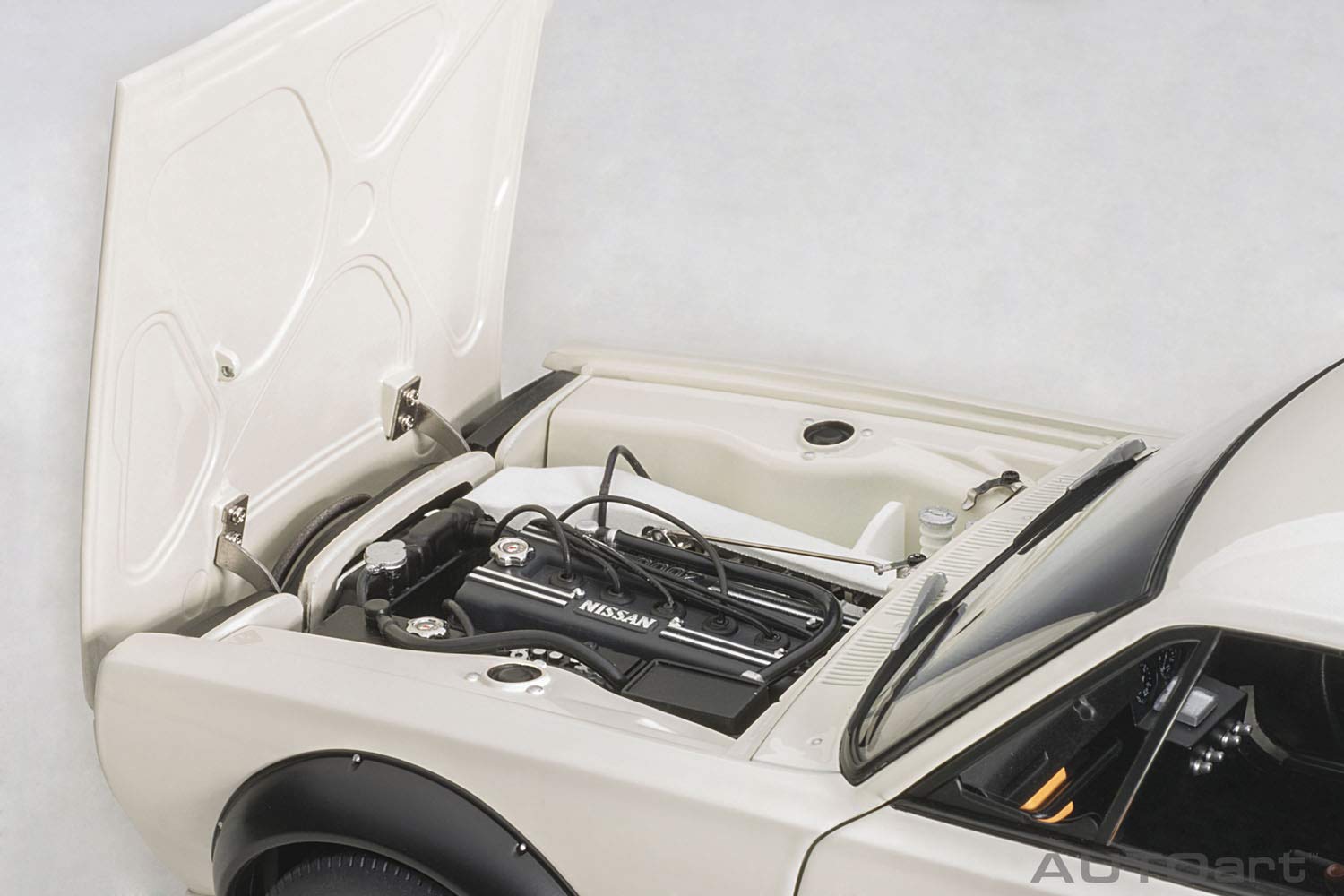 Autoart 1/18 Nissan Skyline GT-R KPGC10 Racing 1972 White Model Car- Japan Figure Store - #1 Bring To You The Best Japanese Goods