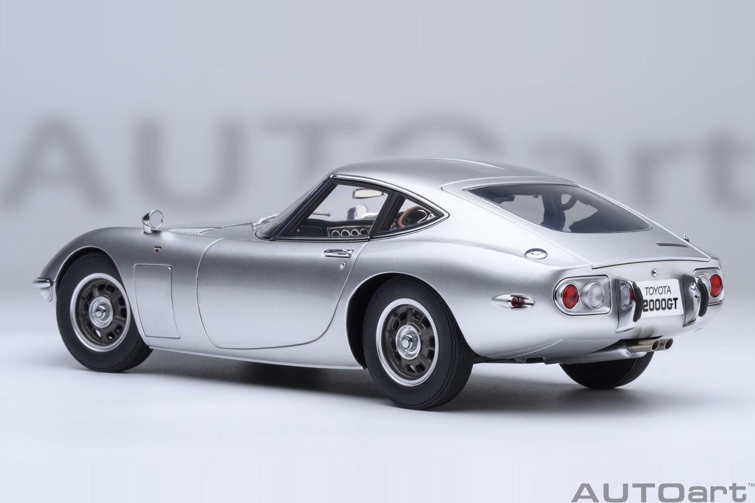 Autoart Toyota 2000GT 1967 Silver Diecast Model 79548