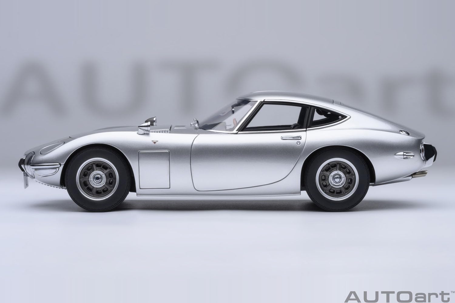 Autoart Toyota 2000GT 1967 Silver Diecast Model 79548