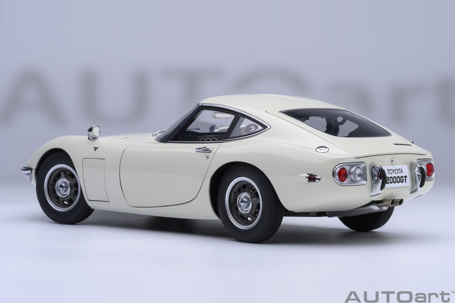 Autoart Toyota 2000Gt 1967 White Model 79546 - Diecast Car Replica
