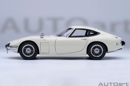 Autoart Toyota 2000Gt 1967 White Model 79546 - Diecast Car Replica