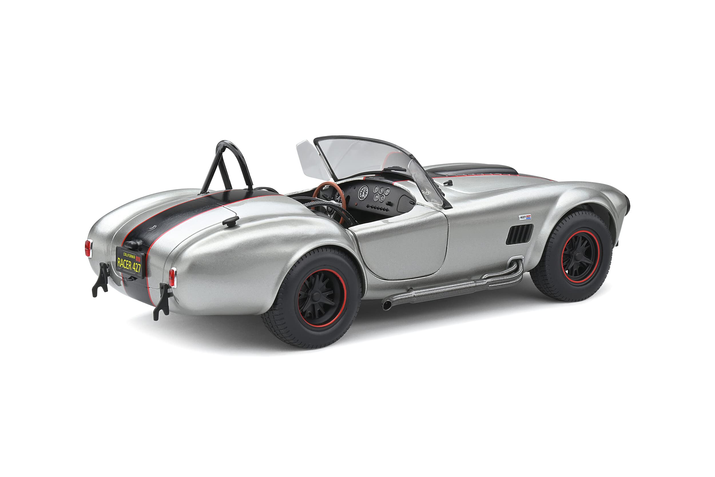 Voiture miniature en métal moulé sous pression Kyosho Solido 1:18 Shelby Cobra 427 Mk.2 1965, couleur argent.