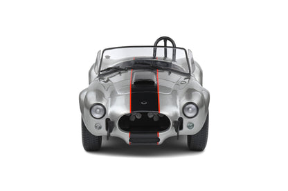 Voiture miniature en métal moulé sous pression Kyosho Solido 1:18 Shelby Cobra 427 Mk.2 1965, couleur argent.