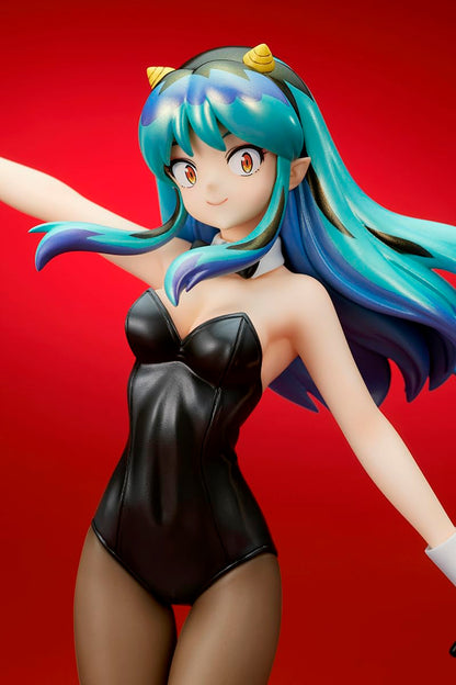 Figurine Quesq Lum Bunny Girl 1/7ème échelle en PVC pré-peint, tirée de Urusei Yatsura.