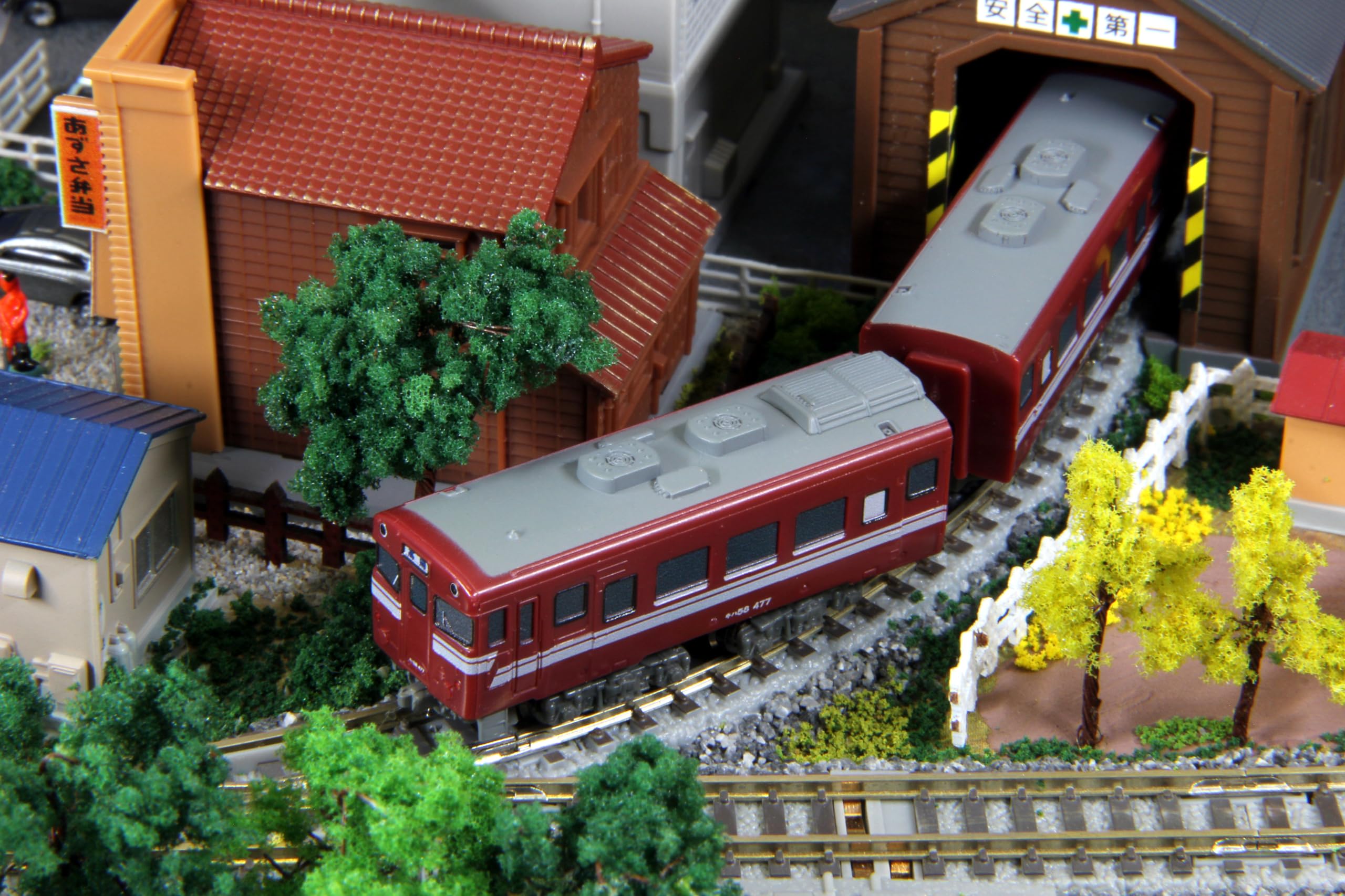 Rokuhan Z Gauge Shorty Diesel Railway Model – Kiha 58 in Takaoka Color- Japan Figure Store - #1 Bring To You The Best Japanese Goods