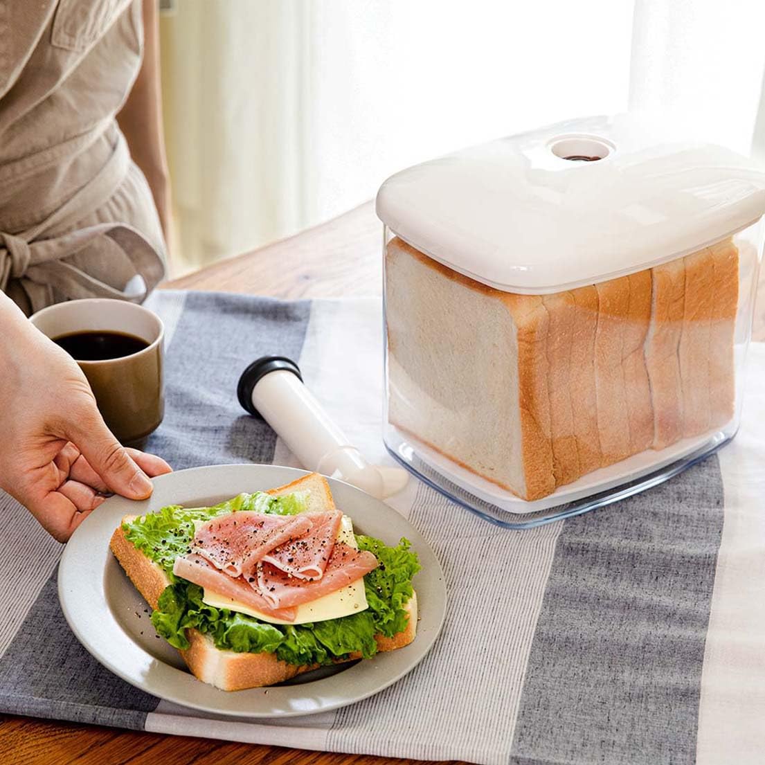 Skater Sealed Bread Storage Container Vacuum Bread Case BBR4N-A- Japan Figure Store - #1 Bring To You The Best Japanese Goods