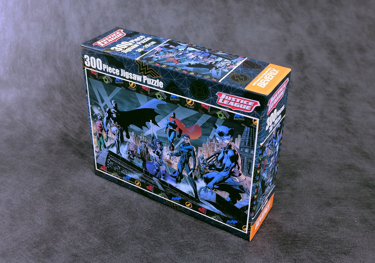 Beverly Jigsaw Puzzle 83-090 Justice League 300B (300 Pieces) Superhero Puzzles- Japan Figure Store - #1 Bring To You The Best Japanese Goods