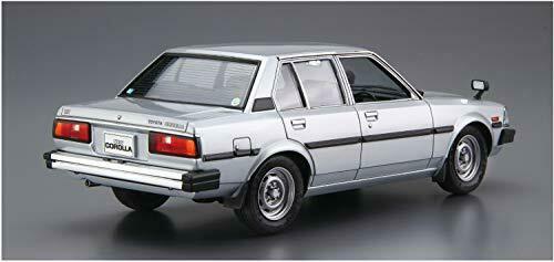 Aoshima 1/24 Scale Toyota E71 / 70 Corolla Sedan Gt / Dx 1979 Plastic Model Kit