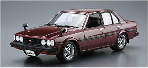 Aoshima 1/24 Scale Toyota E71 / 70 Corolla Sedan Gt / Dx 1979 Plastic Model Kit