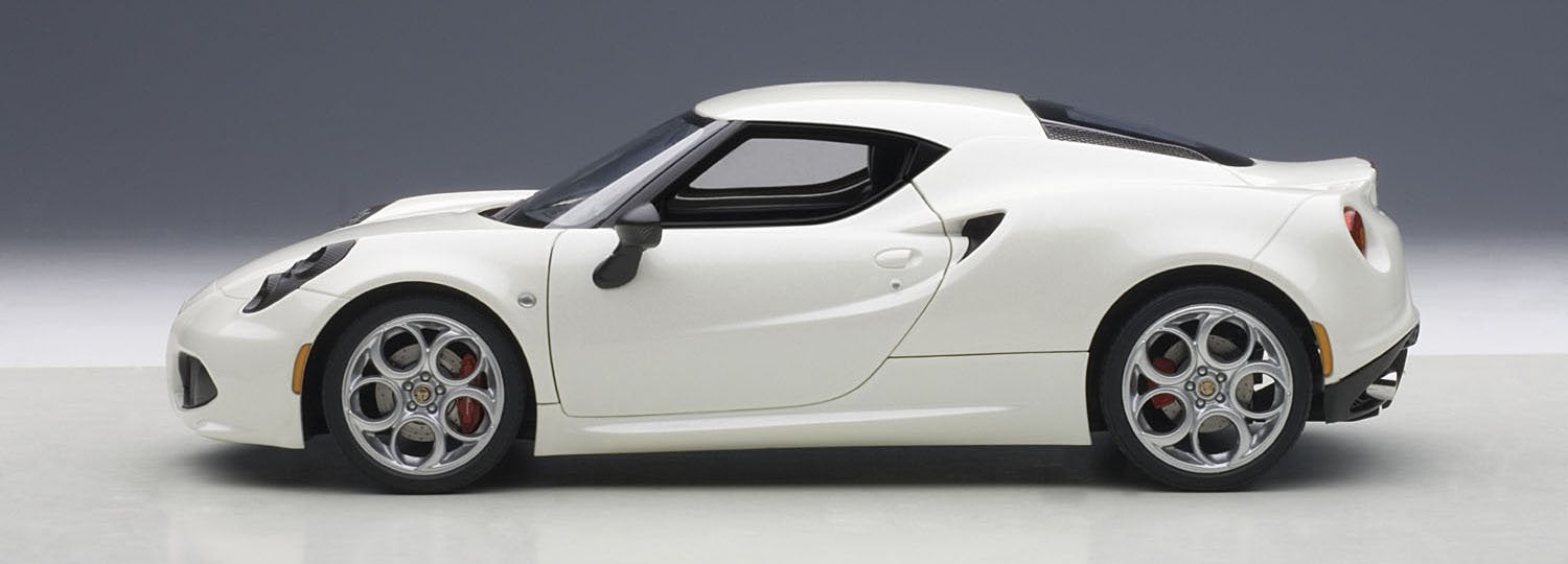 Autoart 1/18 Alfa Romeo 4C White- Japan Figure Store - #1 Bring To You The Best Japanese Goods