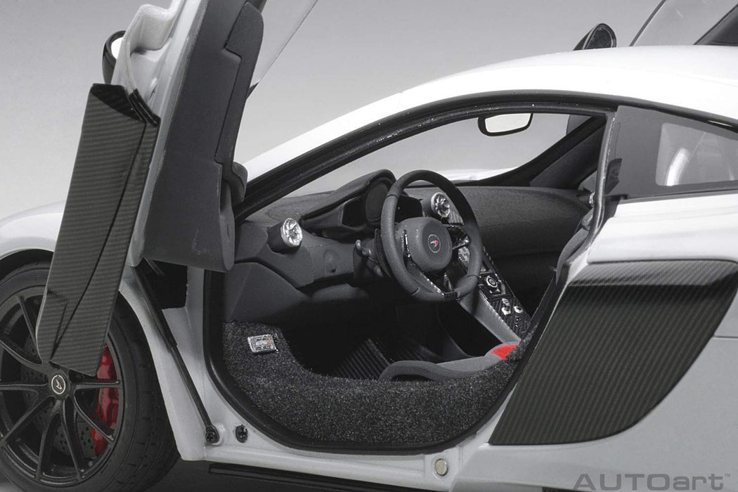 Autoart 1/18 McLaren 675LT White- Japan Figure Store - #1 Bring To You The Best Japanese Goods