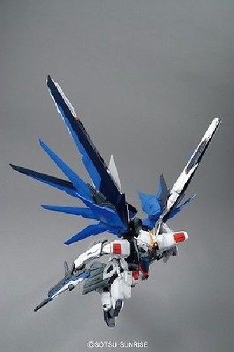 Bandai Mg 1/100 Zgmf-10a Freedom Gundam Ver 2.0 Plastic Model Kit Japan- Japan Figure Store - #1 Bring To You The Best Japanese Goods