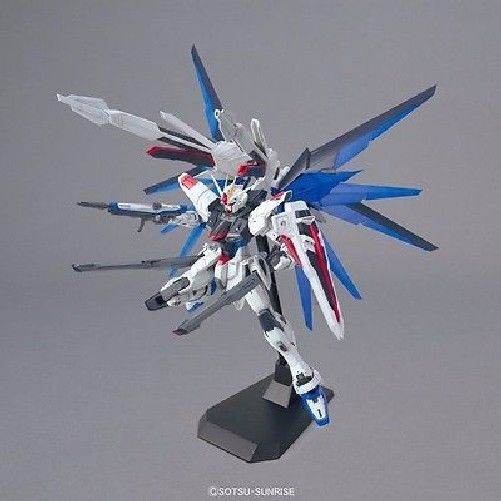 Bandai Mg 1/100 Zgmf-10a Freedom Gundam Ver 2.0 Plastic Model Kit Japan- Japan Figure Store - #1 Bring To You The Best Japanese Goods