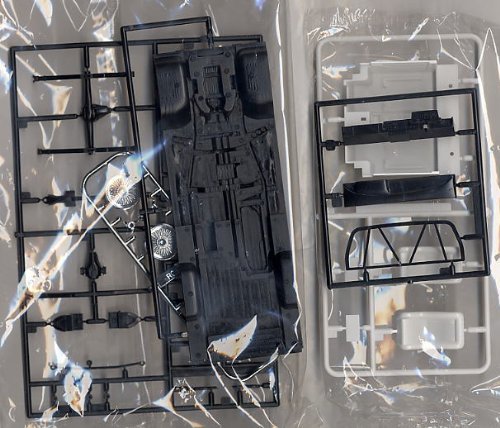 AOSHIMA - 28421 Toyota Hilux Lowrider - Pick Up Truck 1/24 Scale Kit- Japan Figure Store - #1 Bring To You The Best Japanese Goods