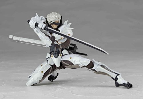 Revoltech Yamaguchi No.140ex Metal Gear Rising Revengeance Raiden White Armor- Japan Figure Store - #1 Bring To You The Best Japanese Goods
