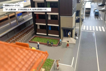 TOMYTEC Ningen 139 Model People 'People Looking At Their Smartphones' N Scale- Japan Figure Store - #1 Bring To You The Best Japanese Goods