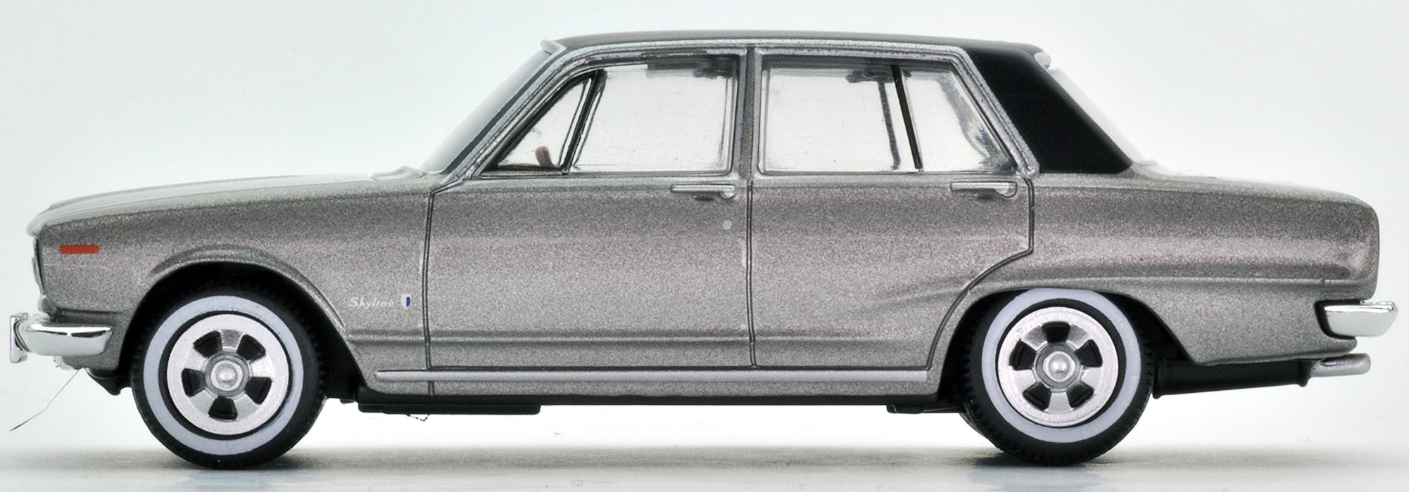 Tomytec Tomica Vintage Limited 1/64 Japanese Skyline 2000Gt Silver Car- Japan Figure Store - #1 Bring To You The Best Japanese Goods