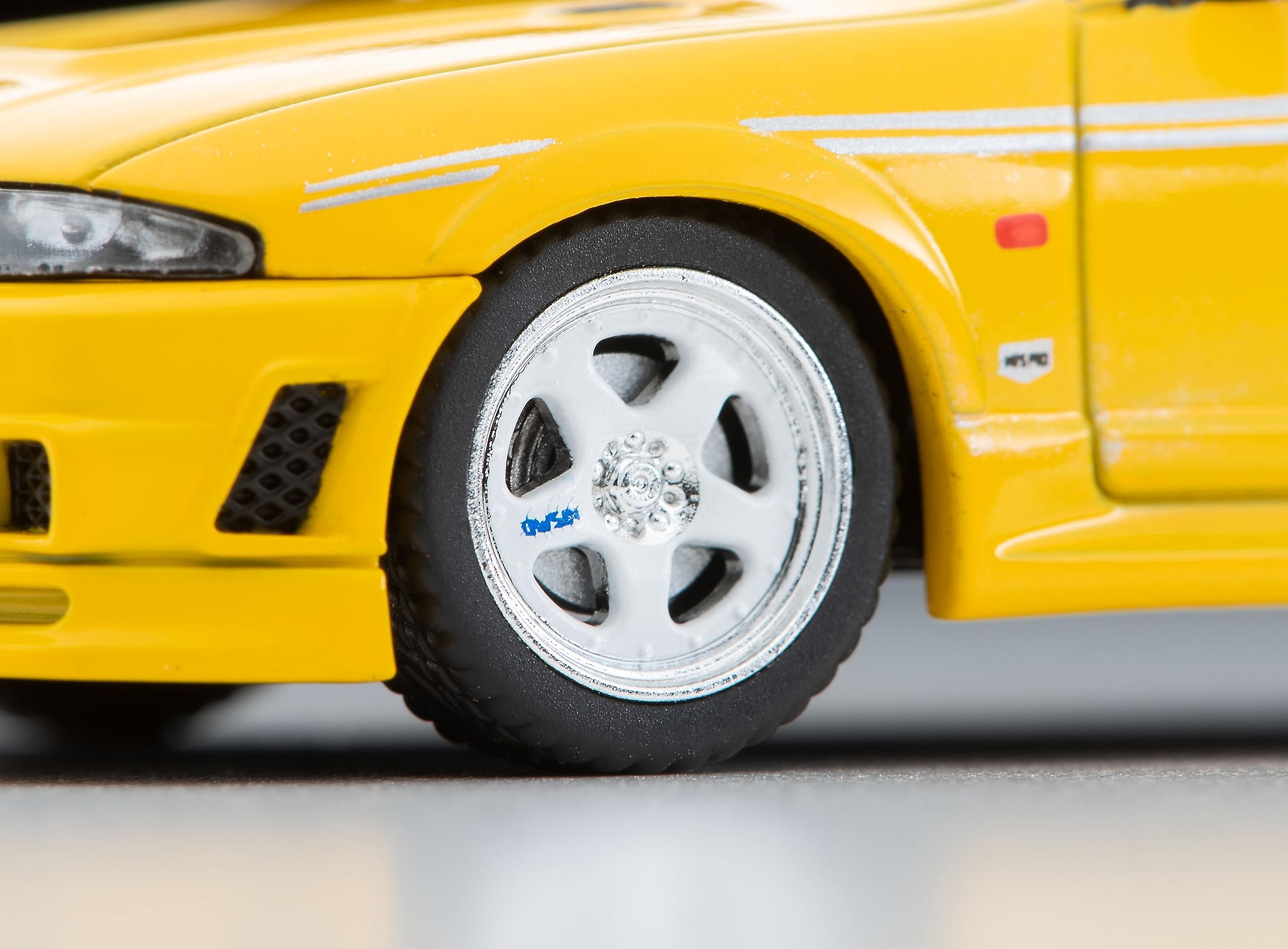 Tomytec Nismo 400R Lv-N305A Yellow Car Tomica Limited Vintage Neo 1/64 Scale- Japan Figure Store - #1 Bring To You The Best Japanese Goods